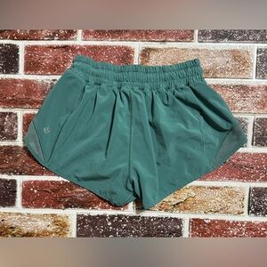 Lululemon Hotty Hot shorts Size 2 low rise 2.5” Juniper Green